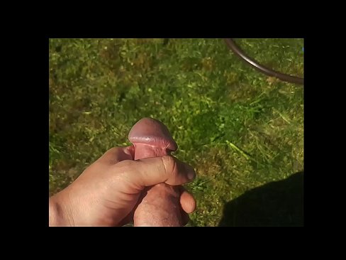 ❤️ Vruća zgodnica jebe svoju ružičastu macu i svršava špricom u ljetnom vrtu Analni porno kod nas ﹏